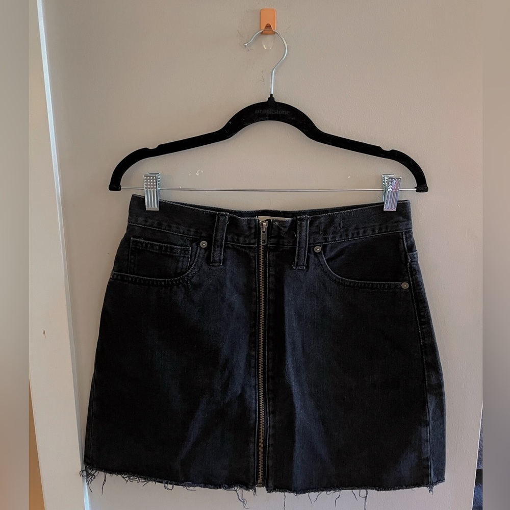 Madewell Rigid Denim Black High Waiated Zip Up Denim Skirt in Lunar Wash
